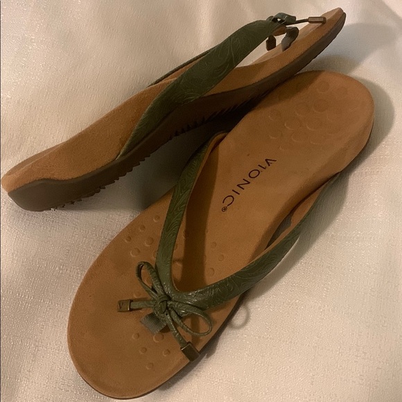 Vionic Bella Green Sandals - Picture 5 of 10